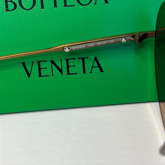BV0190S Sunglasses by Bottega Veneta™. Shape: Round, Material: Metal, Frame - Picture 11 of 15